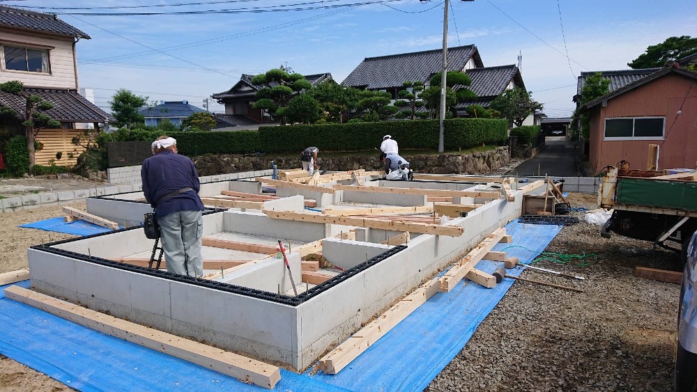 土台敷の途中です